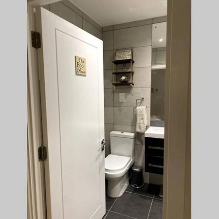 Luxury 1 Bedroom Apartment With Netflix & Parking Borehamwood Eksteriør bilde