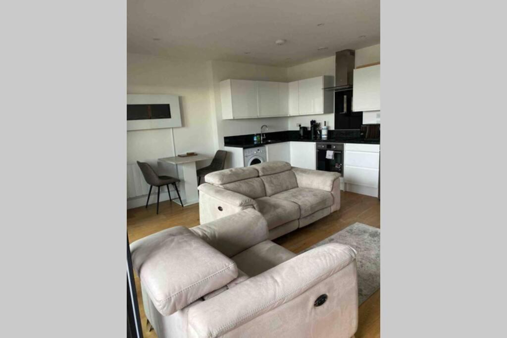 Luxury 1 Bedroom Apartment With Netflix & Parking Borehamwood Eksteriør bilde