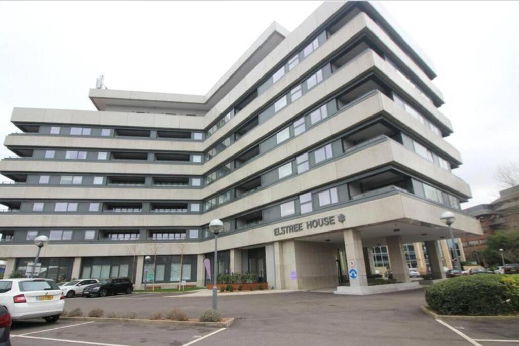 Luxury 1 Bedroom Apartment With Netflix & Parking Borehamwood Eksteriør bilde